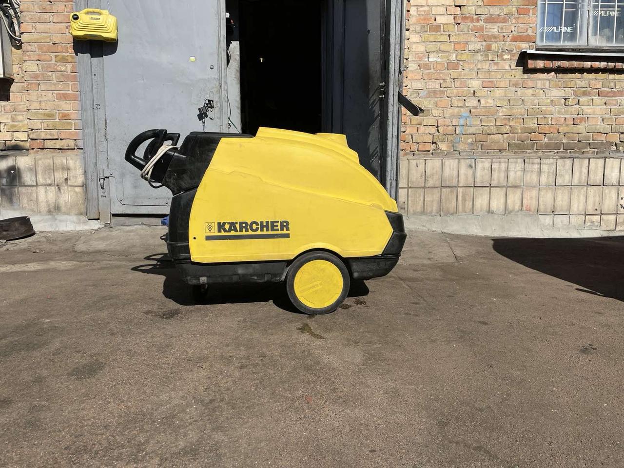 Апара високого тиску з нагріванням Karcher HDS 895 M Eco